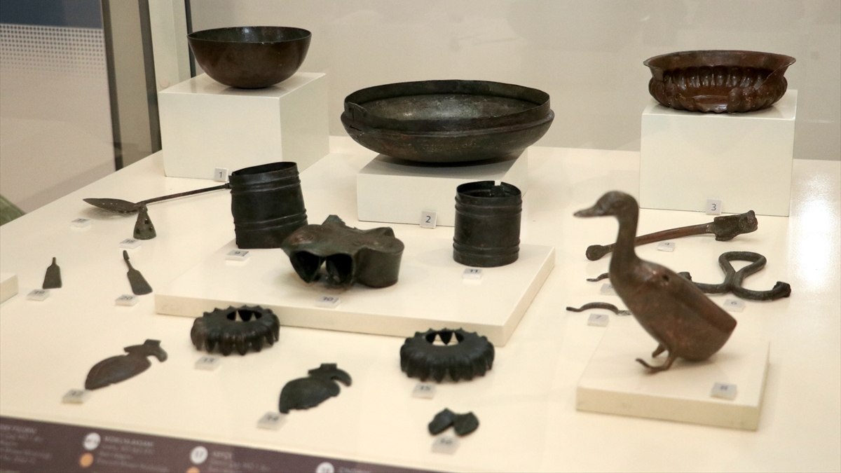 Erzurum’da 3 bin yıl önceki yaşam mücadelesini anlatan 144 eser, ilk kez sergilendi