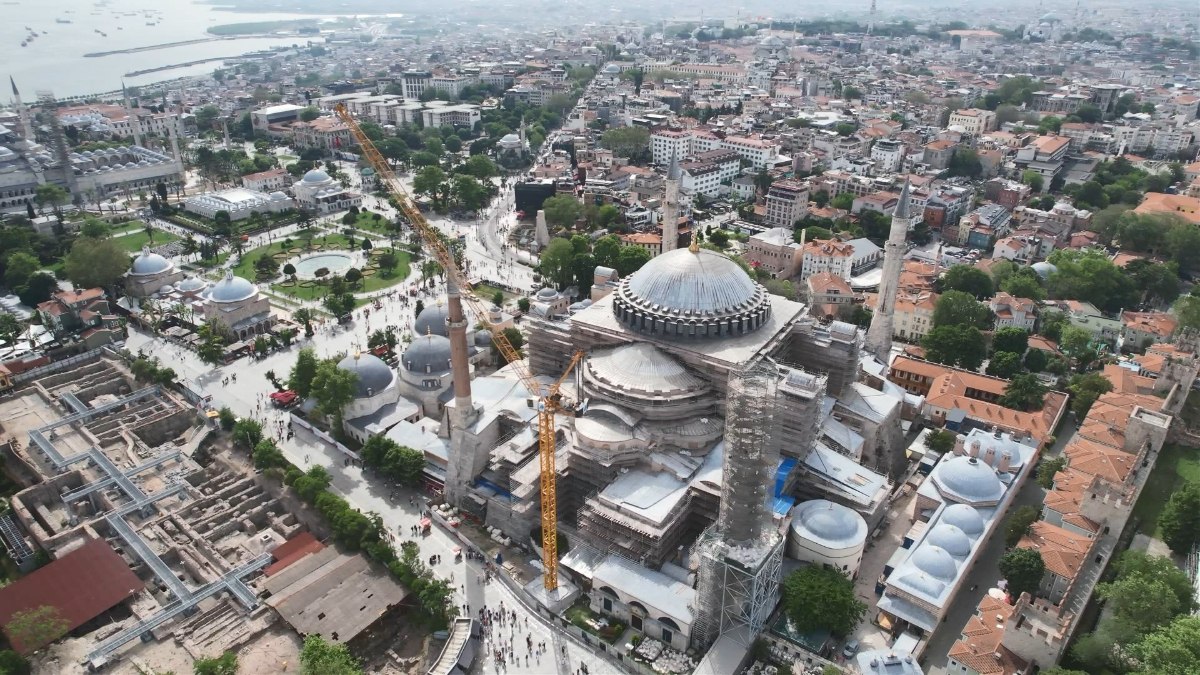 İstanbul’da Ayasofya Camii restorasyonu havadan görüntülendi