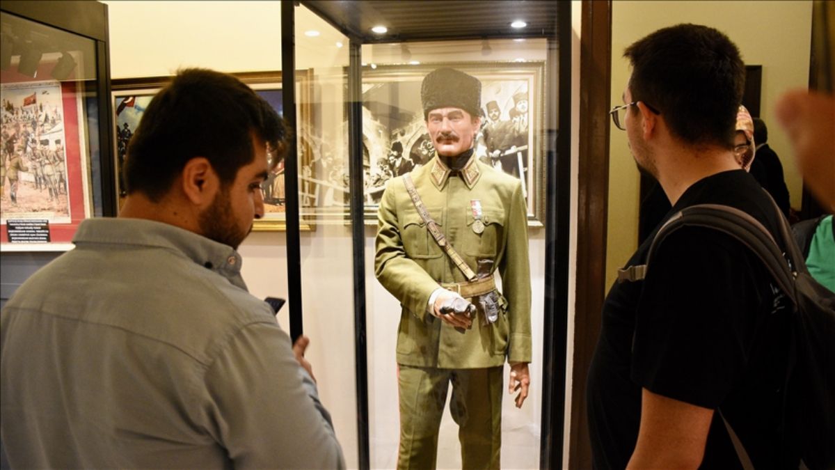 Atatürk’ün orijinal üniforması Samsun’da sergileniyor
