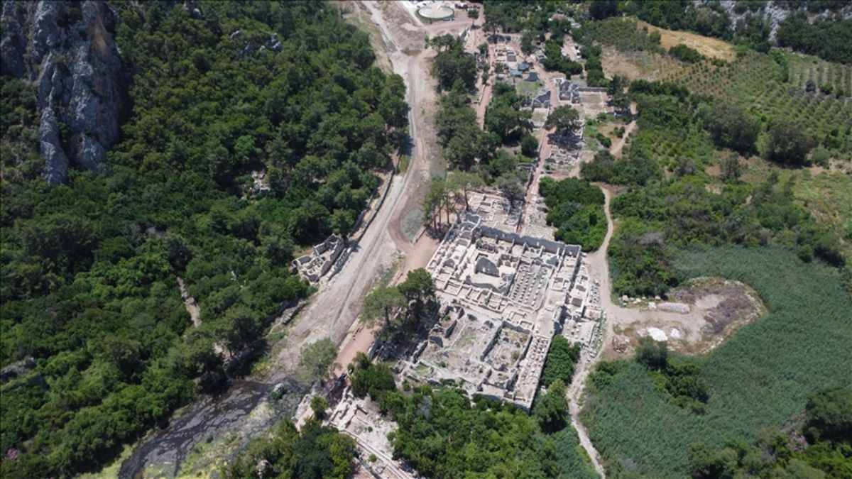 Olympos’ta tarih yeniden doğuyor: 270’ten fazla mezar gün yüzüne çıkarıldı