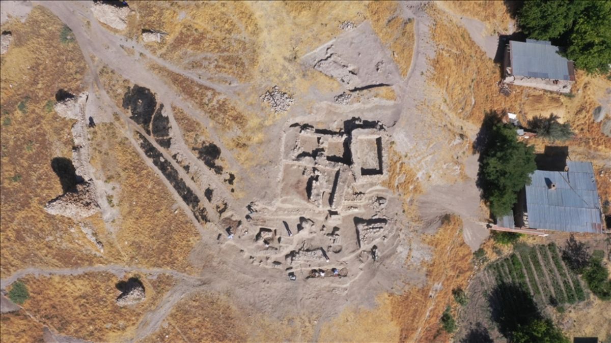 Kentleşmenin izlerine ulaşıldı! Elazığ’da 6 bin yıllık tapınak ortaya çıktı